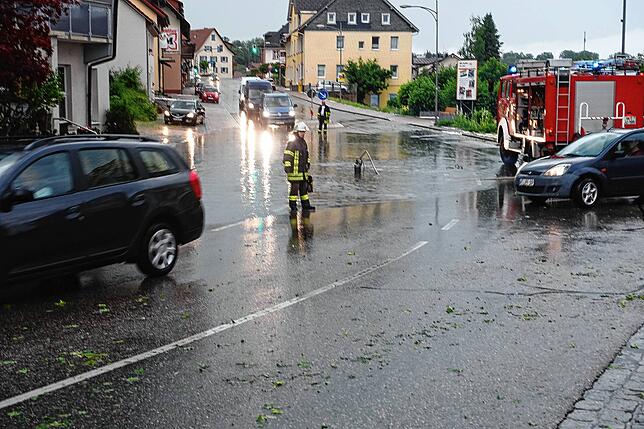 Ein Unwetter hat am Montag, 21. Juni, einen großen Schaden in Bonndorf angerichtet. Straßen wurden überschwemmt, Keller überflutet, ...