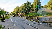Die Feuerwehr Gottmadingen übt den richtigen Umgang mit Chlorgas am Gottmadinger Höhenfreibad.