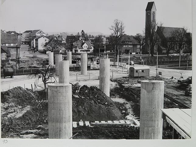 Ans Ende der 1970er Jahre fällt der Neubau der Mühlenbrücke in Donaueschingen.