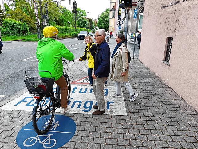 Auch viele Gemeinderäte wollen endlich eine Lösung für diese heikle Situation in der Konzilstraße auf Höhe Inselhotel. Auf knappem Raum ...