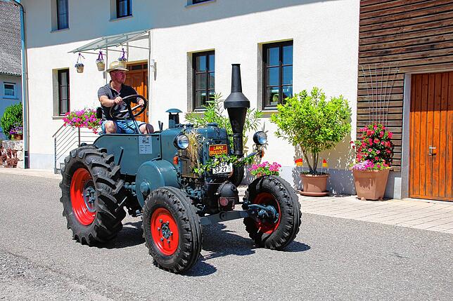 Bild 2: Dorf-Musik-Fest und Bezirksmusikfest in Menningen