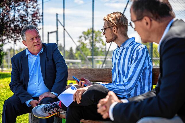Bild 3: Doppelinterview mit den Stadtoberhäuptern von Konstanz und Kreuzlingen: &bdquo;Es gibt immer Menschen, die Grenzen lieber geschlossen als geöffnet hätten&ldquo;