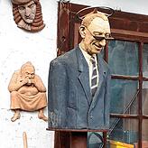 Ex-Daimler-Chef Edzard Reuter gehört zu Lenks Unterstützern in Sachen S21-Denkmal. Dass ihn der Künstler ebenfalls schon aufs Korn nahm, ...