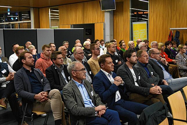Netzwerktreffen Wasserstoff bei Singen aktiv: Etwa 50 Vertreter von Politik und Wirtschaft waren in der Bildungsakademie der ...
