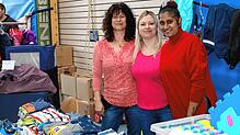 Angela Ruf aus Sigmaringen, ihre Tochter Laura Karkowski und deren Freundin Carina Günay (beide aus Hausen im Tal, von links) freuen ...