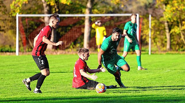 Bild 21: Unsere Bildergalerie von Bezirksligaspiel zwischen dem FC Bodman-Ludwigshafen und dem TSV Aach-Linz