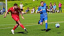 Maximilian Bell (links) erzielte das 1:0 sowie das 3:1 beim 4:2-Sieg des FV Möhringen gegen den SV TuS Immendingen.