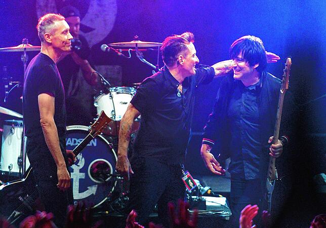 Farin Urlaub, Bela B und Rodrigo González sind „Die Ärzte“. Ihre aktuelle Tournee führt die Kultband heute nach Konstanz. ...