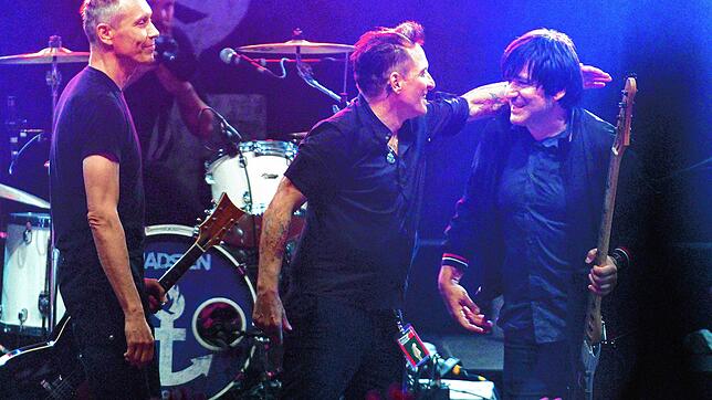 Farin Urlaub, Bela B und Rodrigo González sind &bdquo;Die Ärzte&ldquo;. Ihre aktuelle Tournee führt die Kultband heute nach Konstanz. ...