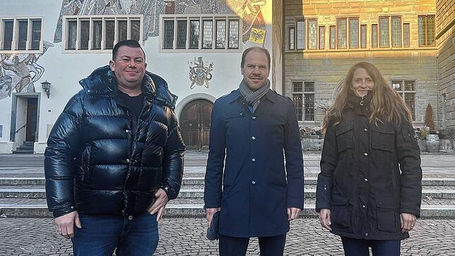 Andreas Dold, Jürgen Jankowiak und Nicole Stegmann (von links) organisieren zusammen mit Oliver Bleser den Überlinger Weihnachtsmarkt.