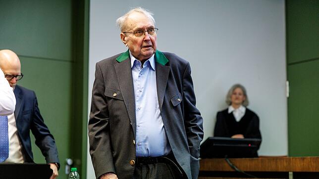 Der ehemalige CSU-Bundestagsabgeordnete Eduard Lintner aus Unterfranken hat ein Geständnis abgelegt. (Archiv)