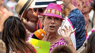 Moderatorin Andrea Kiewel, hier bei einer früheren Sendung, musste die aktuelle Folge des ZDF-“Fernsehgartens“ wegen eines Unwetters ...