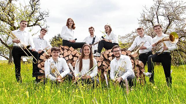 Sie freuen sich auf das Kirchenkonzert am 23. August (von links hinten): Leon Steppacher, Maurice Lehn, Miriam Auer, Mathias Auer, Marie ...