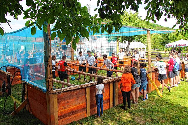 Ein Menschenkicker soll Kinder und Jugendliche in den Stadtgarten locken. Eine Anmeldung ist nicht notwendig.