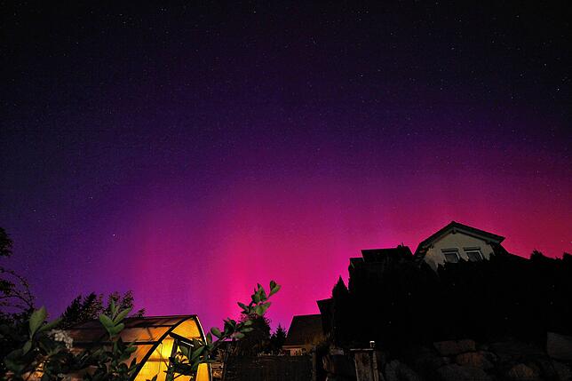 Aus dem Garten in den Himmel fotografiert hat unser Kollege Jens Fröhlich.