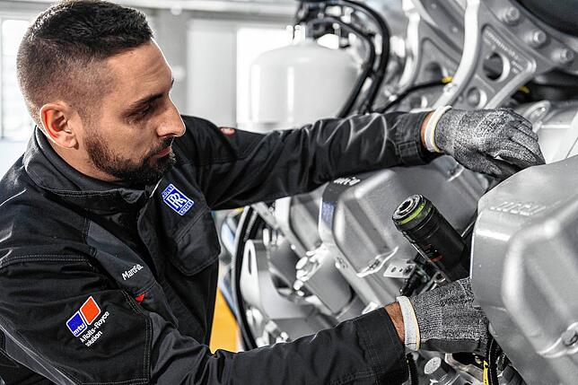 Montage von Motoren bei RRPS in Friedrichshafen. Das Unternehmen konzentriert sich mittlerweile aufs Sommerfest als Höhepunkt des Jahres.