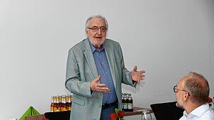 Michael Klafki stellt bei seiner Geburtstagsfeier fest, Unterkirnach sei ihm zur Heimat geworden. Foto: Cornelia Putschbach
