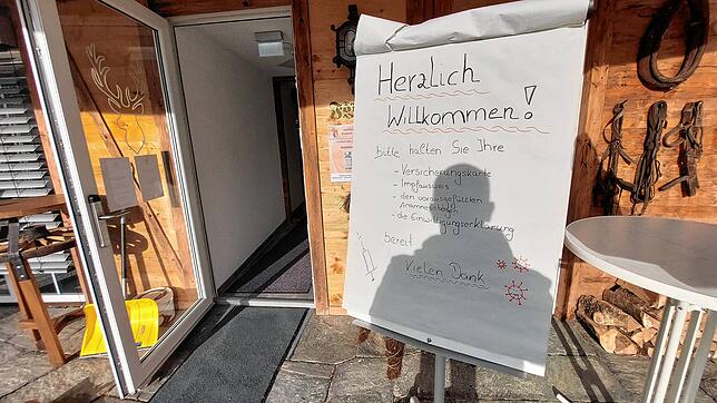 Wartezeiten gibt es dank der Terminvergabe nicht. Am Eingang wird jeder Besucher freundlich empfangen.