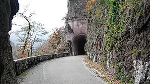 Sorgenkind der Gemeinde ist noch immer die gesperrte Albtalstraße. Im Bild die Tunnelstrecke, die faszinierende Einblicke in die ...