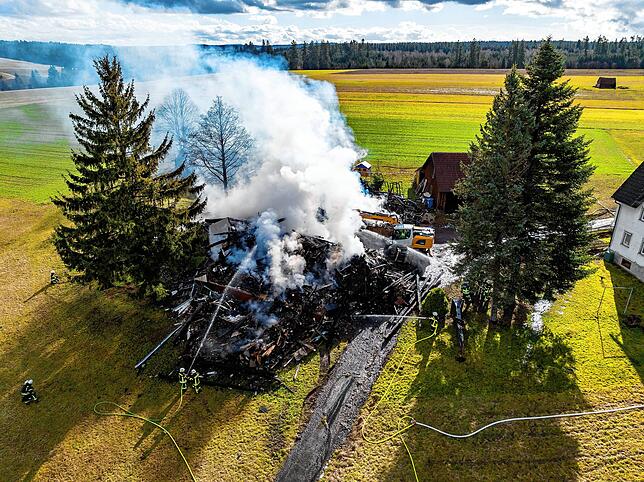 Bild 6: Bilder vom Großbrand in Fischbach: So haben die Flammen gewütet