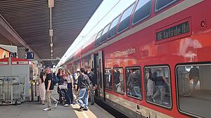 Die Schwarzwaldbahn ist eine wichtige Verbindung zwischen dem Bodensee und Karlsruhe. Sie wird, wie die Deutsche Bahn generell, häufig ...