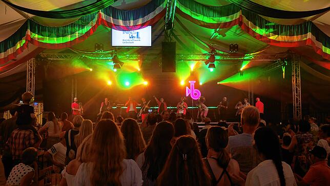 Bild 29: Chilbi 2025 in Waldshut: Große Waldhaus Brassnacht mit „Brasslufthamma“ und „SoundGurus“