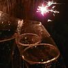 Silvester ganz corona-konform mit Wunderkerzen im kleinen Kreis auf dem heimischen Balkon: Am Hochrhein kam es zum Jahreswechsel nur zu ...