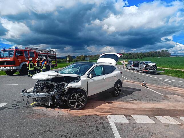 Zwei Autos, drei Verletzte: Am Samstag kracht es zwischen Binningen und Riedheim bei Hilzingen.