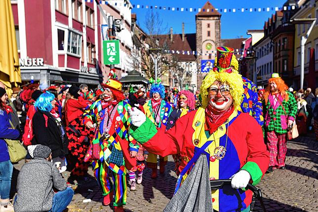 Bild 9: Fasnetmontag in Villingen: Die Südstadtclowns ziehen alle Blicke auf sich – jetzt die Bilder sehen!