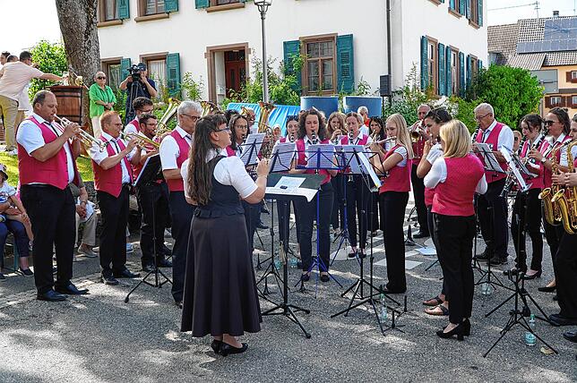 Bild 29: Ausgelassene Stimmung bei dem Dorffest in Tengen-Watterdingen