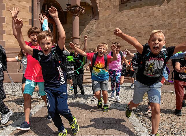 Diese Schüler der Klasse 3a der Meßkircher Conradin-Kreutzer-Schule freuten sich Ende Juli auf den Ferienbeginn. An Grundschule und SBBZ ...