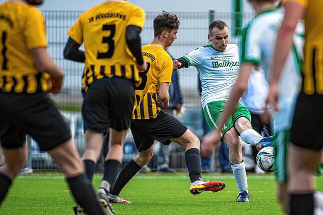 Bild 28: SV Nöggenschwiel gewinnt Derby beim SV Waldhaus mit 2:1 &ndash; und wir haben Bilder!