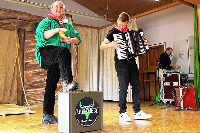 Bild 11: Beste Stimmung bei der Seniorenfasnet in Bonndorf. Wir haben die Bilder!