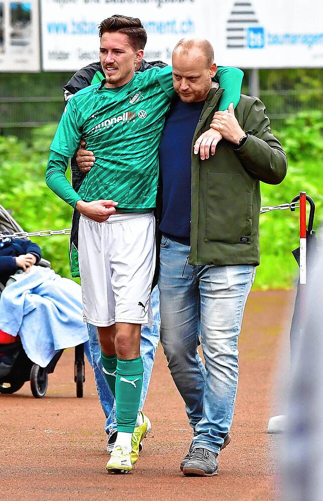 Fällt vorerst aus: Etienne Walch zog sich beim 7:4 des FC Zell gegen die SG FC Wehr/Brennet eine Muskelverletzung zu und musste von ...