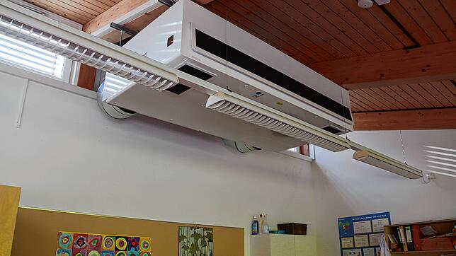 Ein Lüftungsgerät in der Grundschule Nußdorf.