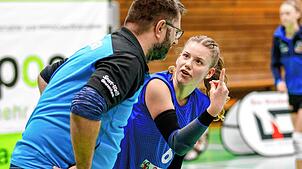„Sven, ich werde den TV Villingen verlassen“ – Vanessa Spomer mit TVV-Trainer Sven Johansson.