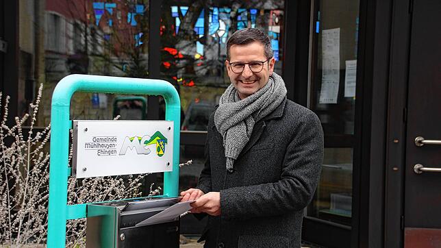 Der Engener Hauptamtsleiter Patrick Stärk kandidiert für die Bürgermeisterwahl in Mühlhausen-Ehingen. Auf dem Bild wirft er seine ...