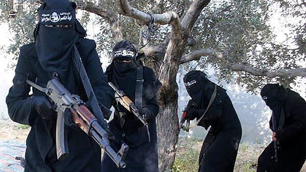Screenshot eines Propagandavideos der IS-Miliz zeigt voll verschleierte Frauen mit Gewehren, die angeblich in der syrischen Stadt ...