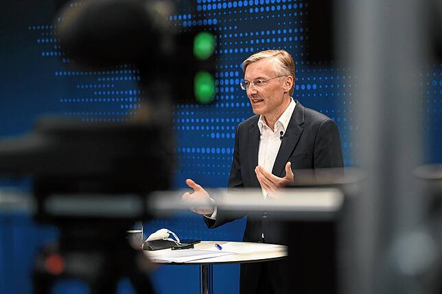 Wolf-Henning Scheider, Vorstandsvorsitzender der ZF Friedrichshafen AG, spricht vor Journalisten. Der Ex-Bosch-Manager führt ZF seit ...