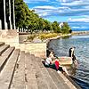 Nur an der Freitreppe, am Beachclub und am Graf-Zeppelin-Haus kommt man an der Uferpromenade heute direkt ans Wasser.