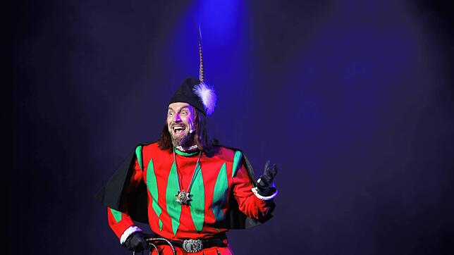 Heckel im Fasnachts-Einsatz als Singener Erznarr Poppele, hier beim Narrenspiegel 2023 in der Stadthalle.