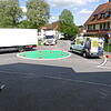 Kein leichtes Unterfangen: Bei hohem Verkehrsaufkommen haben die Mitarbeiter der Straßenmeisterei in Wittenhofen einen kompletten ...