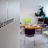Privat Versicherte bekommen oft schneller einen Termin als Mitglieder der GKV.