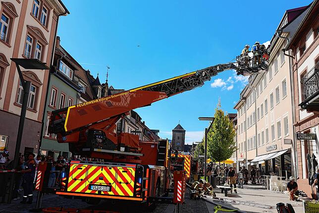 Bild 8: Die Feuerwehr Villingen demonstriert ihr Können bei der Hauptprobe