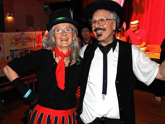 Bild 26: Viva Las Vegas &ndash; Bilder vom Holzhauerball im Milchwerk (1)