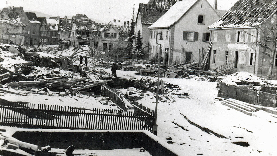 Auch in der Hegaustraße waren die Schäden nach den verheerenden Bombenangriffen immens.