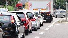 Viel Verkehr, viele Abgase: An zwei Orten in der Stadt wird demnächst die Luftqualität gemessen, mit der die Kurstadt ihr Prädikat „Bad“ ...