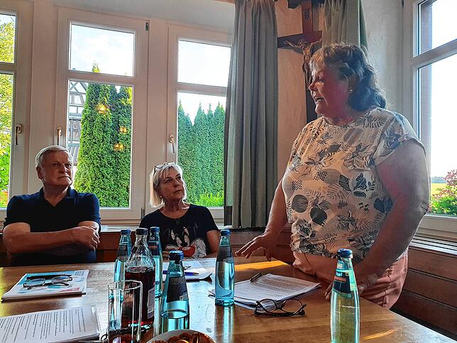 Martina Braun zu Gast bei der Bürgerinitiative in Nordstetten. Die Landtagsabgeordnete der Grünen will auf Antworten zu den Problemen ...