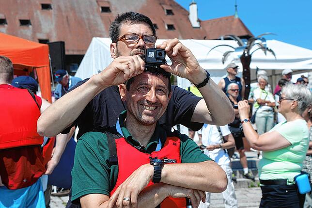 Bild 7: In der Nussschale durch den Konstanzer Trichter? Die Einbaum-Regatta lockt Besucher an (Teil 2)