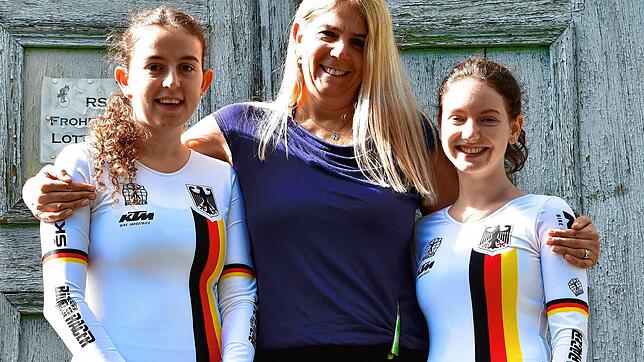 Erfolgs-Trio: Trainerin Kerstin von Schneyder ist mächtig stolz auf ihre Mädels. Bei den Europameisterschaften möchten Anna-Sophia von ...